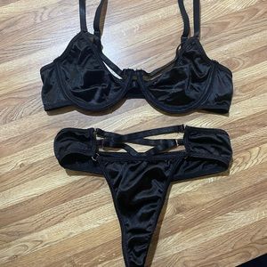 Strappy black lingerie set